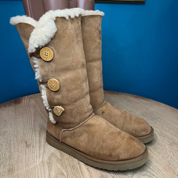 UGG Bailey Button Triplet Fur Lined Suede Classic Tall Boots Chestnut Women’s 11 - Picture 1 of 14